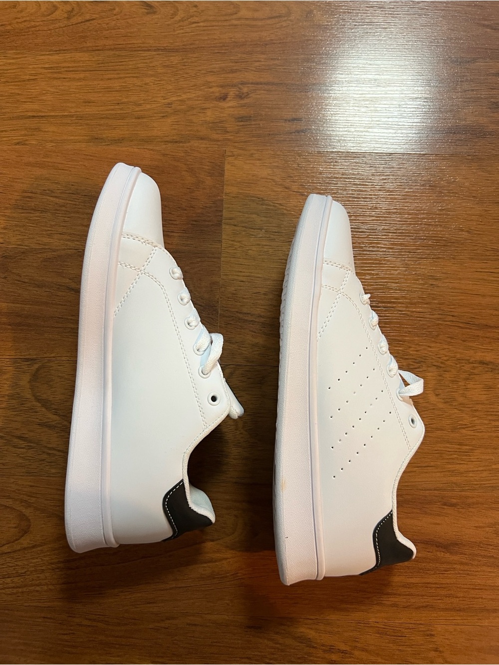 SHEIN White Low-Top Sneakers with Black Heel Detail